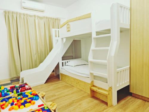 Bandar Seri Putra Apartment | Kids Friendly Homestay Bangi Free Wifi Netflix Pool Dryer Washing Machine Kitchen