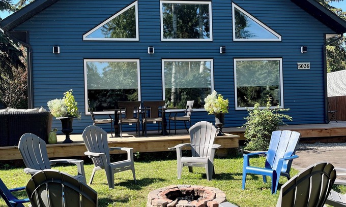 Sylvan Lake House | Kinabik Cabin/Half block from beach, quiet cottage district