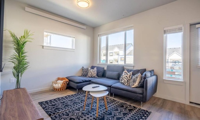 Vancouver Apartment | King Bed Boho Design near Local Coffee Shop & Grocery Store