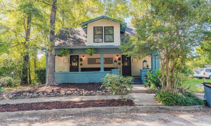 Five Points South House | King bed open floorplan in heart of Bham