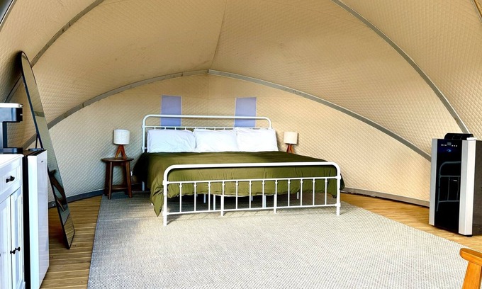 McIntosh Cabin | King Glamping Tent with AC & Mountain Views