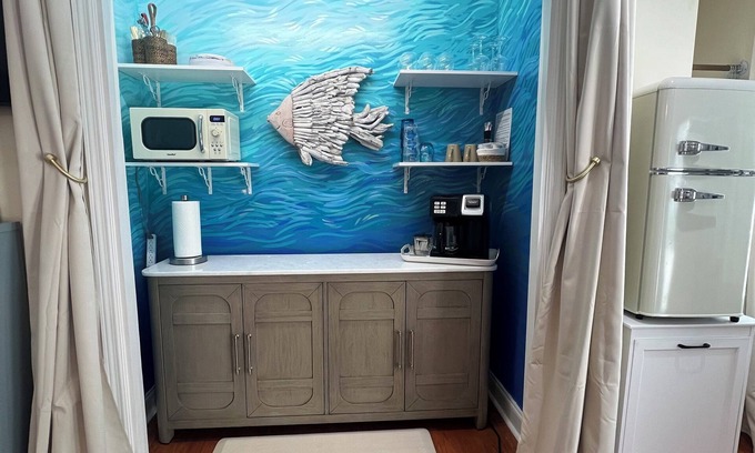 Murraysville House | King, Near concerts, downtown, and UNCW, Private Suite, Pets welcome