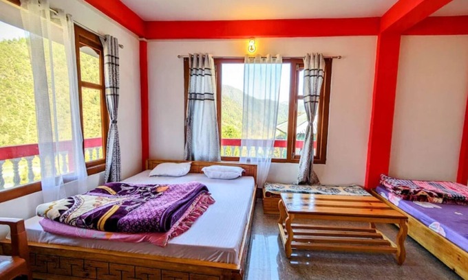 Bomdila Bed & Breakfast | KING SIZE FAMILY ROOM