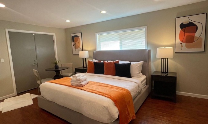 Lynnwood House | Kingbeds*Spacious*Parking*W/D included