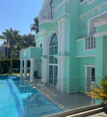 Politiko Villa | Kingdom Villa with Sauna and Hamam