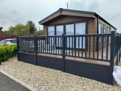 Evesham Cabin | Kingfisher Lodge Long Acre Holiday Park