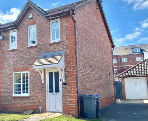 Northampton House | Kingmaker House, Free Driveway Parking and Garden! Fully Equipped, Sleeps 5 Guests