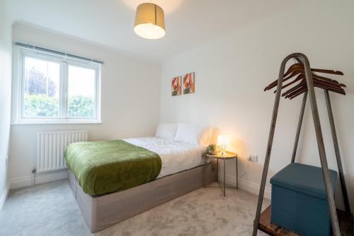 Norbiton Apartment | Kingston Centre Location 2-Bed Flat Sleeps 5