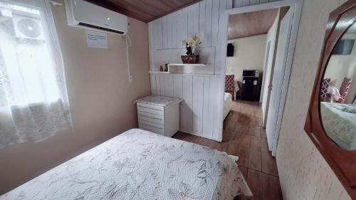 Torres Apartment | KITNET k1 em TORRES-RS - Na mais bela praia Gaúcha - 2 quartos - Frigobar - micro-ondas - banheiro - ar condicionado split - TV smart 32' - Wi-Fi - Anfitriã Superhost no BnB