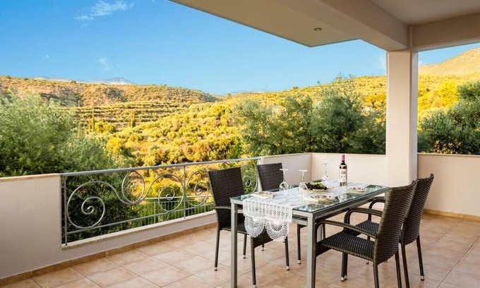 Kitries House | Kitries Summer Getaway - Eden Cozy Suite