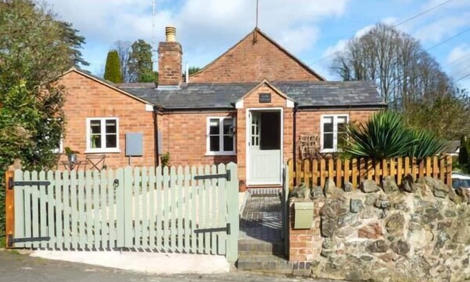 Little Malvern Cottage | KITTS COTTAGE, pet friendly, luxury holiday cottage in Malvern