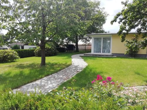 Radeberg House | Kleiner Bungalow im Grünen