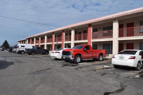 Oswego Hotel | Knights Inn Oswego East