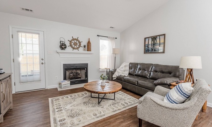 Havelock House | Kobe Cabana a Tastefully decorated duplex - Near MCAS Cherry Point – VERY CLEAN!