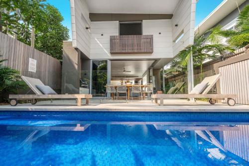 Byron Bay House | Kokos Beach House 2 - Belongil Beach pad with pool