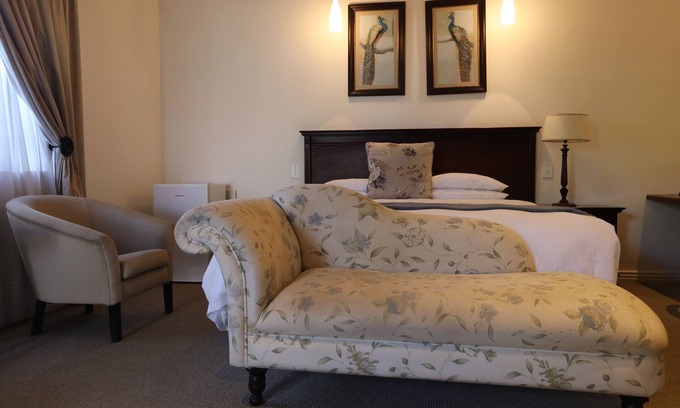 Komani House | Komani Resorts is a four star 18 room Boutique Hotel