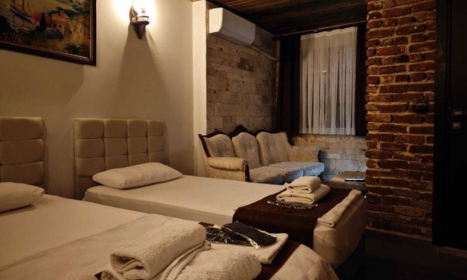 Usak House | Konak Esila Pansiyon