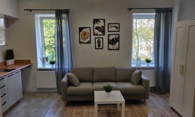 Pabianice Apartment | Konopnickiej 9 Studio z antresolą PTAK, Orientarium, Atlas ARENA, Szpital, Mandoria, Fala, Centrum Zdrowia Matki Polki, Rodzina, Family, bezpłatny parking