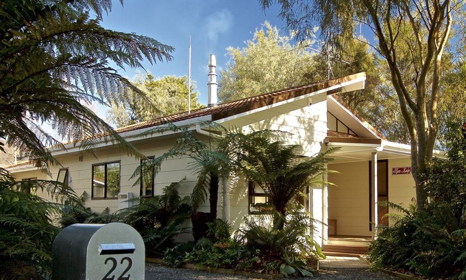 Turangi Cottage | Koura Lodge - Turangi Holiday Home