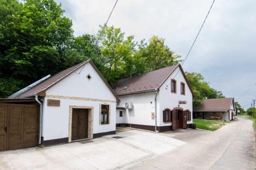 Nemesnadudvar Apartment | Kovács Présház Holdfény szállás