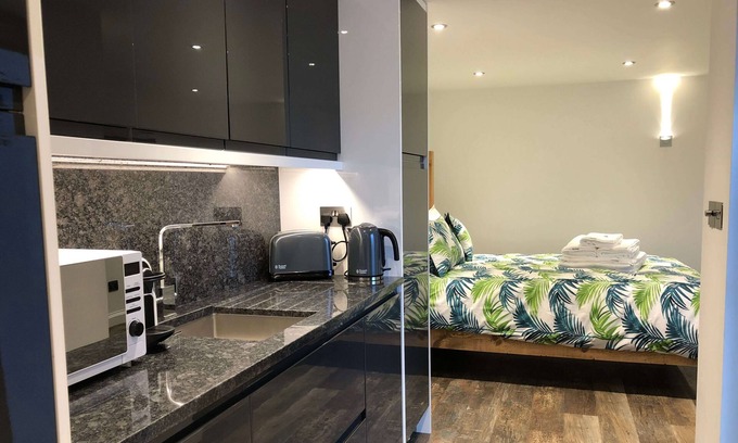 Marhamchurch Cottage | Kovva - sleeps 2 guests in 1 bedroom