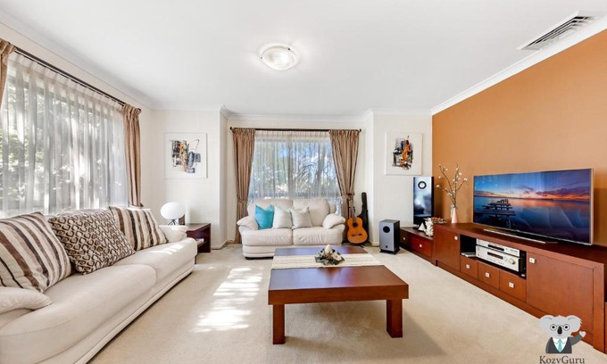 Westleigh House | KOZYGURU Westleigh Spacious Home with 4 Beds NWE039