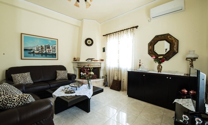 Faistos House | Kreta House - A Cretan House Located in the Main Square of Pompia Village