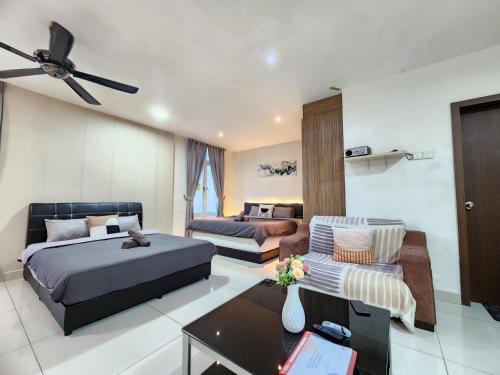 Taman Century Apartment | KSL Mall 110inch Screen Movie Room Cozy Suite