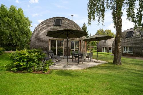 Muritz House | Kugelhaus Kia - Modernes Kugelhaus mit klarer Linie und Naturbezug am Tollensesee