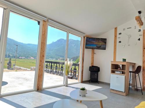 Cetinje Municipality Apartment | Kutak prirode