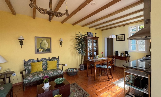 Arco de Sao Jorge Apartment | - Lírios do campo -