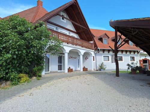 Cserszegtomaj Bed & Breakfast | Lóbarát Panzió