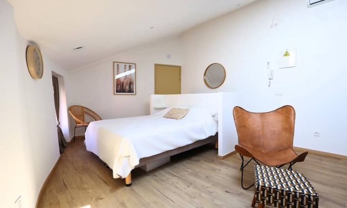 Camaret-sur-Aigues Apartment | L'échappée Bohème - loft studio