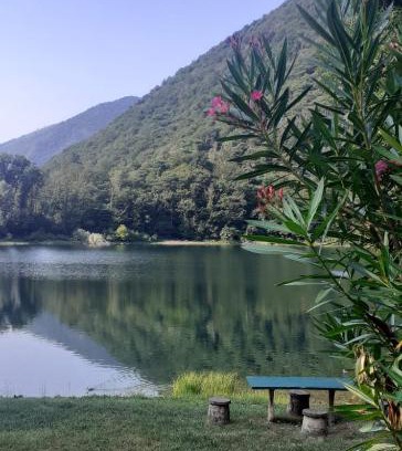 Valganna Apartment | L’Angolino di MAGDA: on the lake-PRIVATE beach!