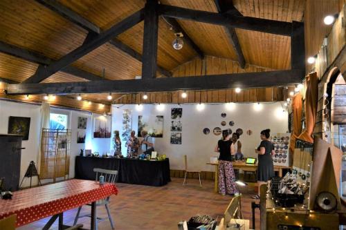 Humain Bed & Breakfast | L'App'Art des Ateliers Gerny