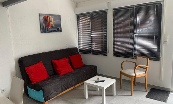 Port Rive Gauche Apartment | L appart d Ange 2 idealement situe 47m2 entre le port et le village