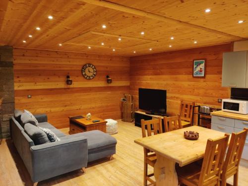 Val Cenis Apartment | l'appartement montagnard d'Estelle 4-6 personnes