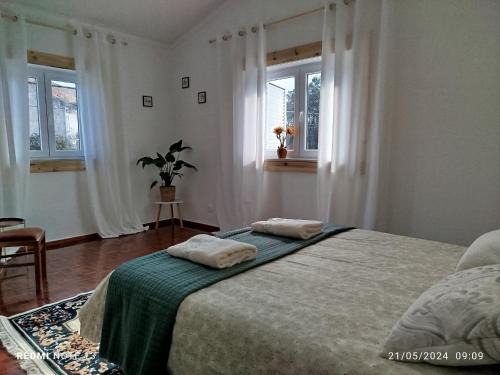 Ferreira-a-Nova Bed & Breakfast | L'Arche de Jo