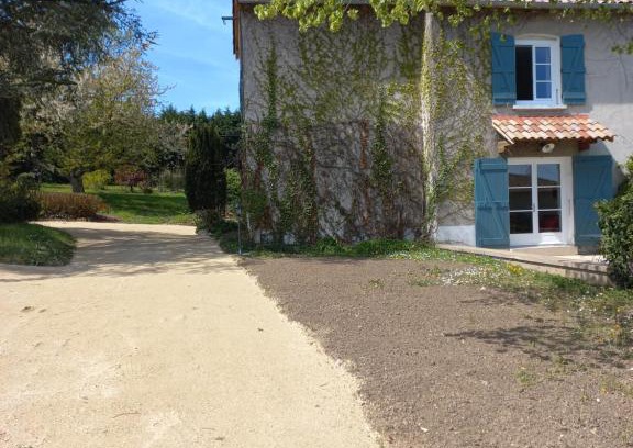 La Chapelle-de-Guinchay Bed & Breakfast | L'Eglantyne