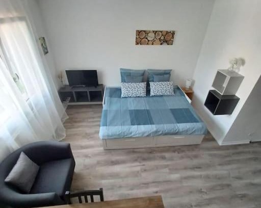Faubourg-Raines Apartment | L'Escale, À proximité immédiate de la gare