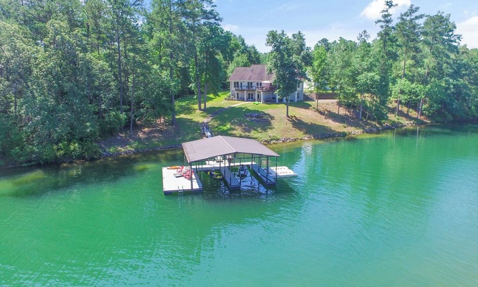 Stoney Point Landing House | L&L Lodge: 6 BR, 5 BA in Double Springs, Sleeps 15