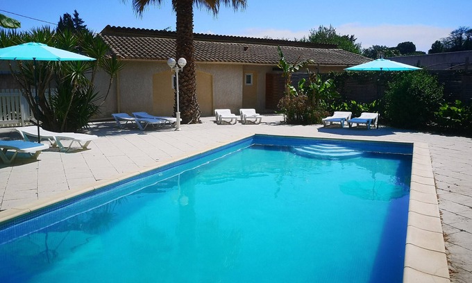 Maraussan House | L'Olivier T3 gîte with heated pool in wooded grounds