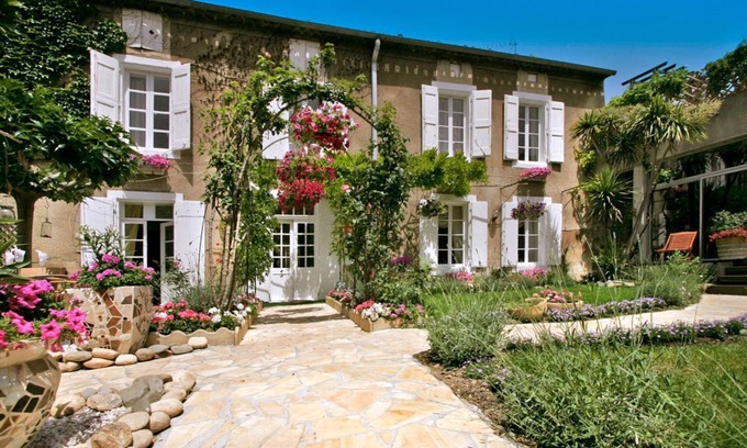 Olonzac Villa | L'Oustal Des Fleurs - Four Bedroom Villa, Sleeps 8