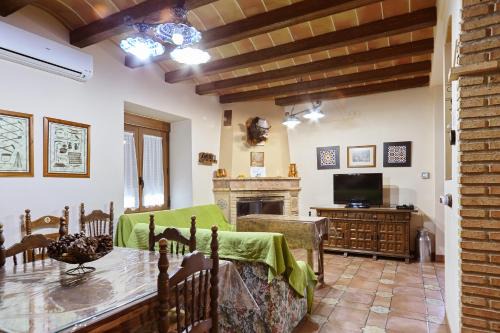 Martos House | La Acacia