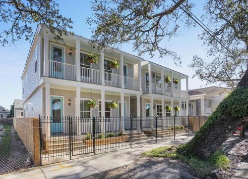 Faubourg Delassize Villa | La Belle Cottage II 2queenbeds 10min to French Qtr