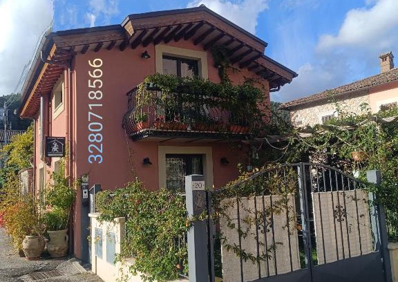 Contigliano House | la bottega del fabbro affitto breve
