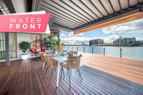 Tennyson House | La Brisa Waterfront Family Home Beach WiFi
