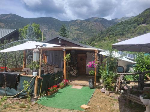 Valdeblore Bed & Breakfast | LA CABANE, petite chambre agréable chez l'habitant, maison toute en bois