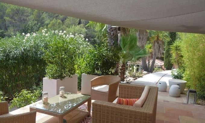 Belgentier Apartment | La Canopée de Belgentier