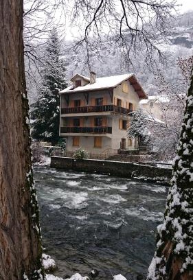 Savignac-les-Ormeaux Apartment | La Capelette